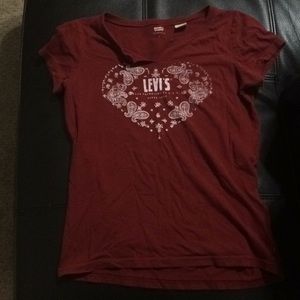 levi’s t shirt